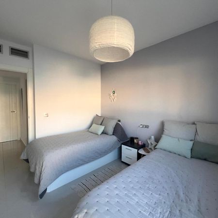 Bungalow En Punta Prima 2 Dormitorios Y Piscina ตอร์เรเวียคา ภายนอก รูปภาพ
