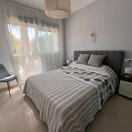 Bungalow En Punta Prima 2 Dormitorios Y Piscina ตอร์เรเวียคา ภายนอก รูปภาพ