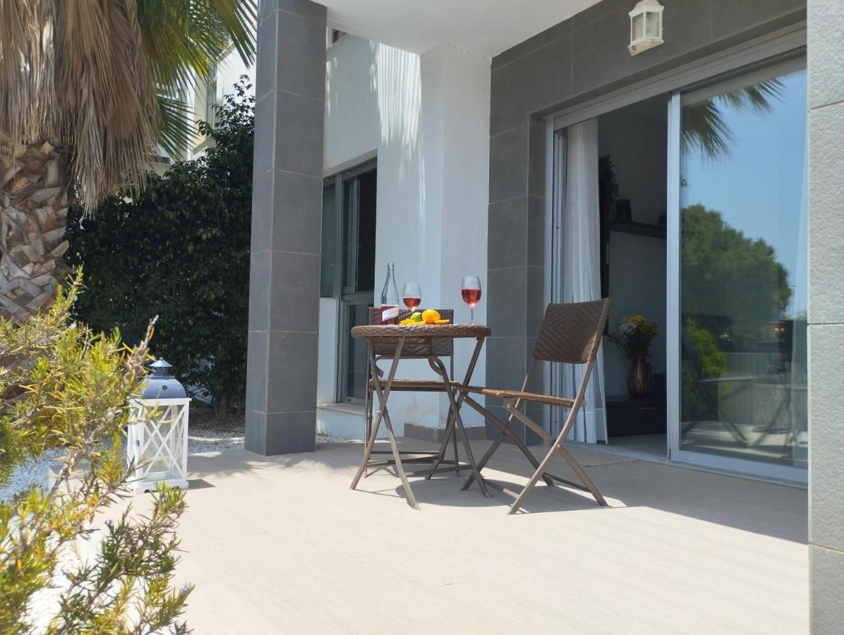 Bungalow En Punta Prima 2 Dormitorios Y Piscina ตอร์เรเวียคา ภายนอก รูปภาพ