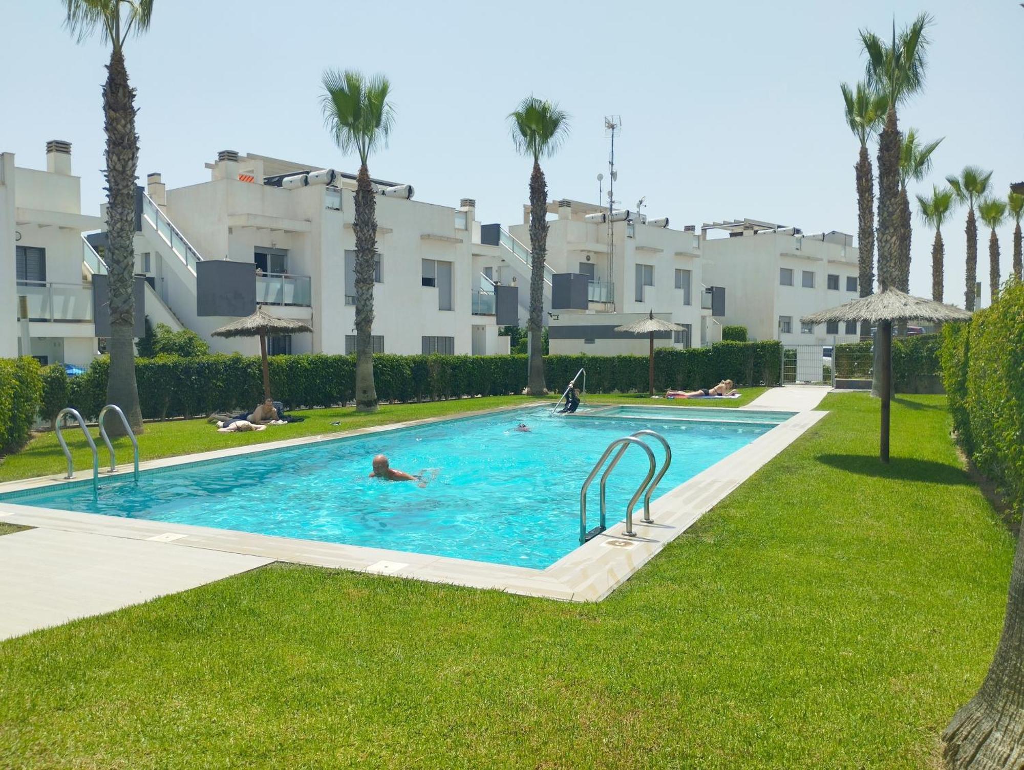 Bungalow En Punta Prima 2 Dormitorios Y Piscina ตอร์เรเวียคา ภายนอก รูปภาพ